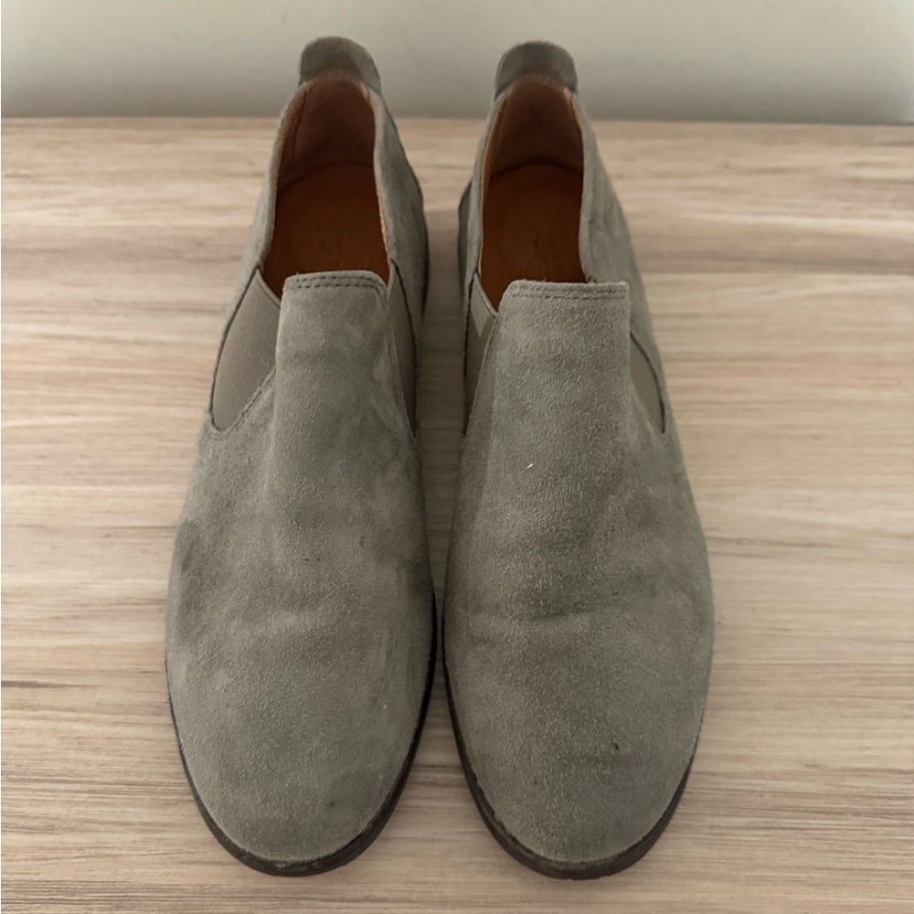 Gentle Souls Grey Suede Genuine Leather Rubber Outsole Loafers size 8M